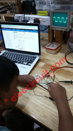 test waveform with oscilloscope