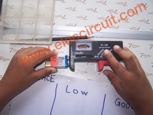 How to use a Battery Tester by Chayapol