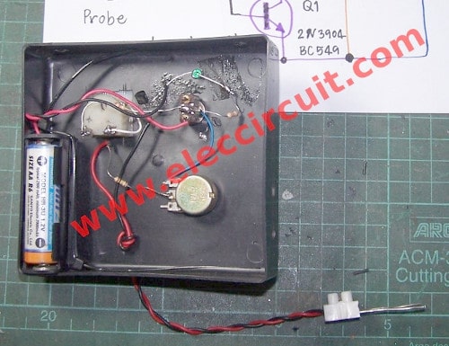 wiring and components of simple moisture meter circuit