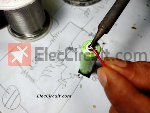 Soldering wires directly battery