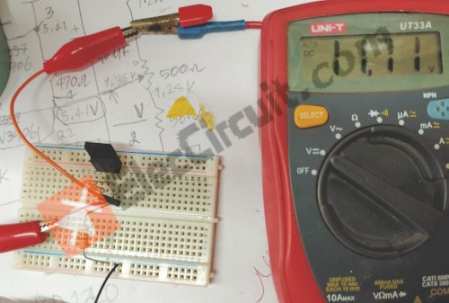 Ukur resistor pembagi tegangan keluaran