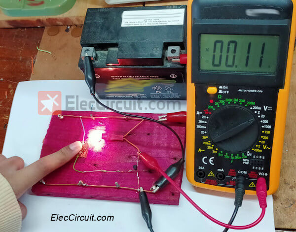 experiment-with-simple transistor-circuit as switch to drive light bulb