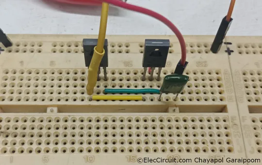 basic push-pull follower circuit using BD139 and BD140 assembled on breadboard along with C1
