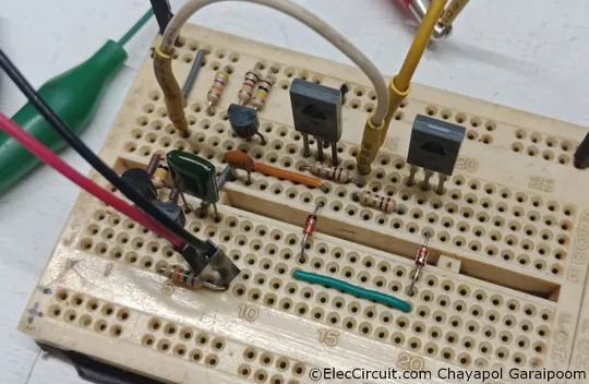 Push-pull follower circuit with pre-driver circuit and differential amplifier stage assembled on breadboard