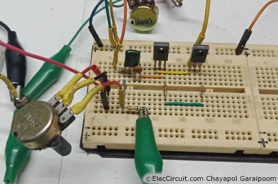 Improved push-pull follower circuit with pre-driver stage and smplitude-limiting voltage divider on breadboard